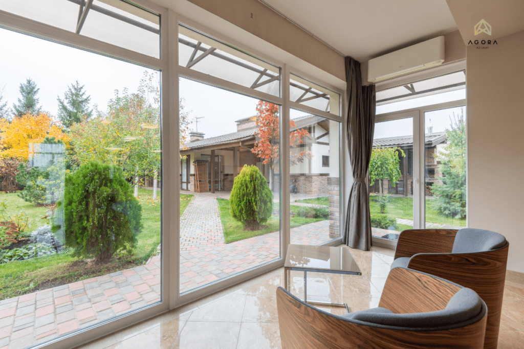 ventanas panorámicas en casas de lujo