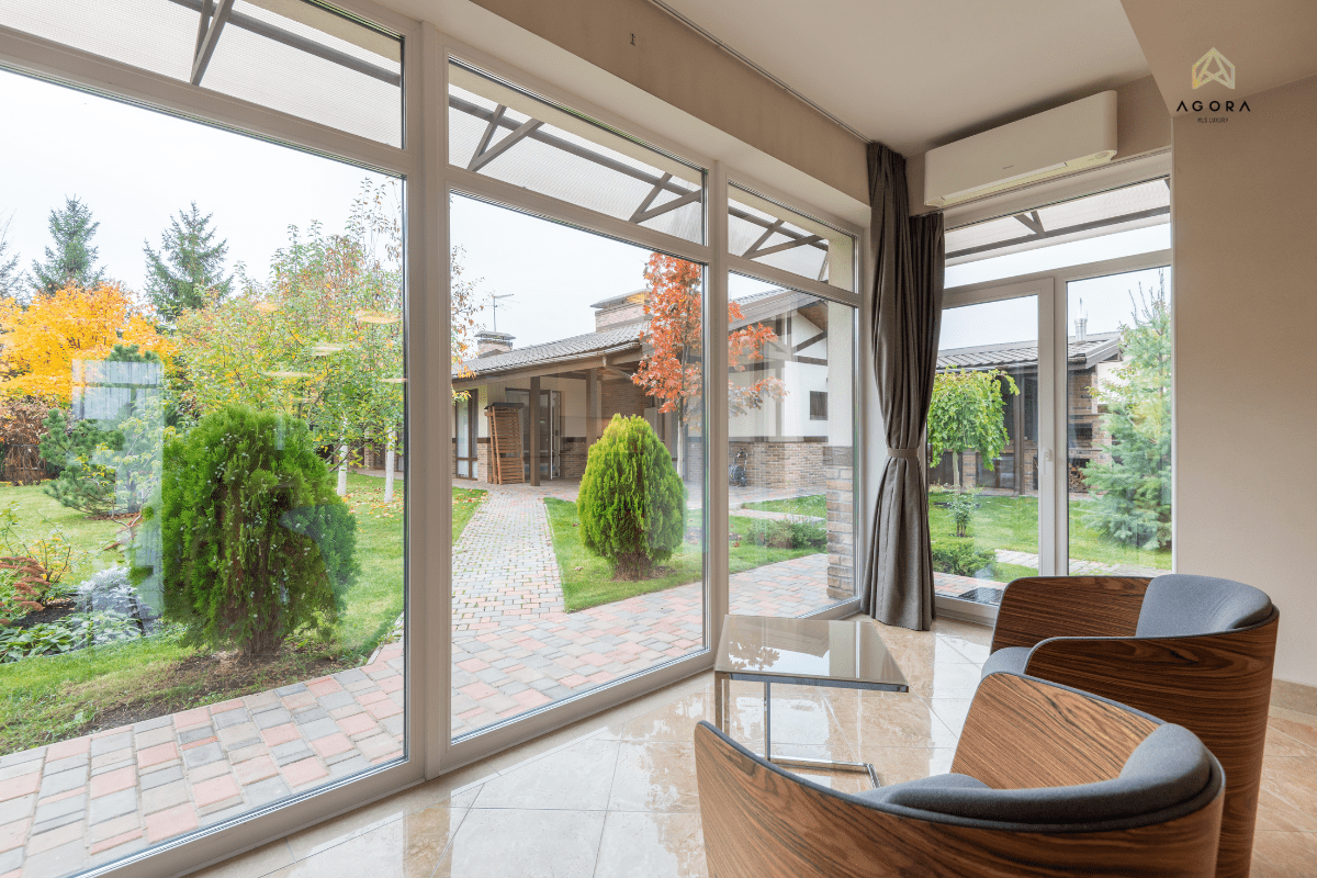 ventanas panorámicas en casas de lujo